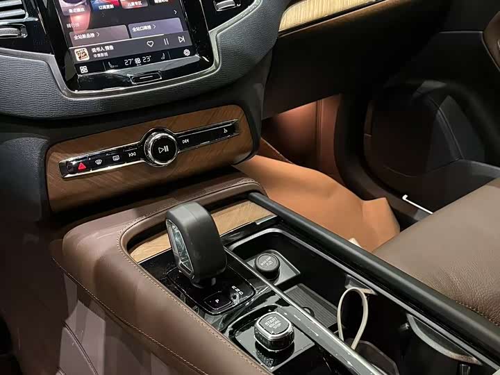 Volvo XC90 2025 2025款 B6 智逸豪华版 7座