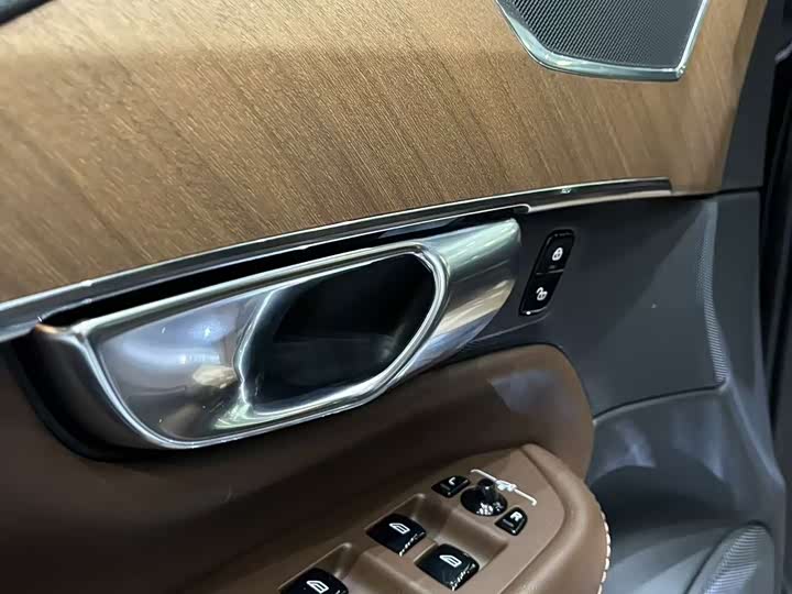 Volvo XC90 2025 2025款 B6 智逸豪华版 7座