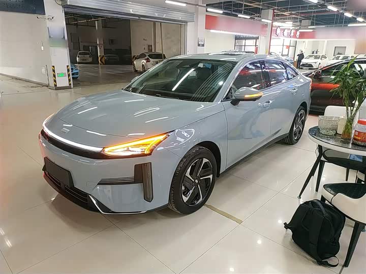 Geely Galaxy L6 2025 2025款 EM-i 140km 探索+版