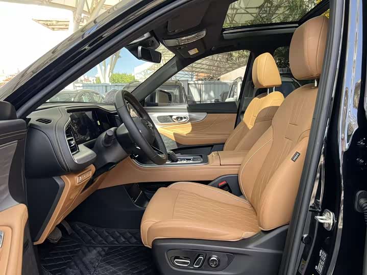 GAC Trumpchi GS8 2025 2025款 领航系列 2.0TGDI 两驱豪华版 5座