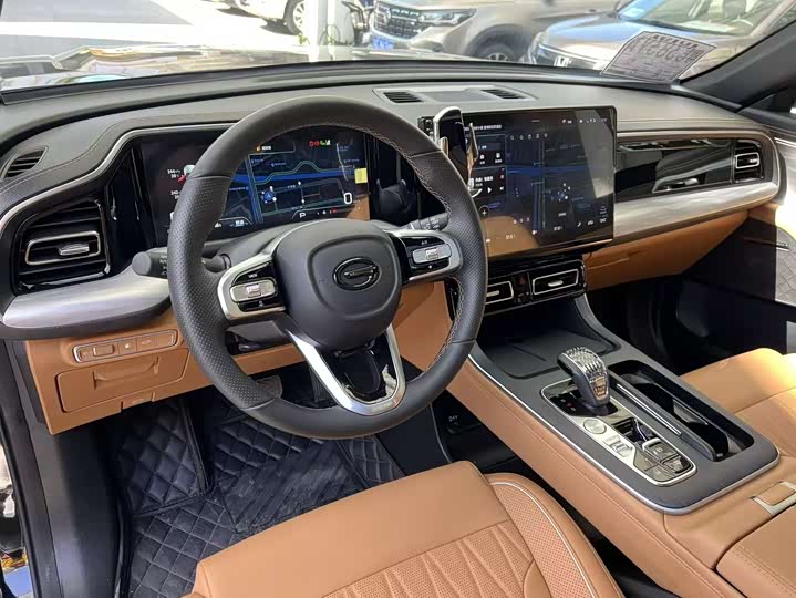 GAC Trumpchi GS8 2025 2025款 领航系列 2.0TGDI 两驱豪华版 5座