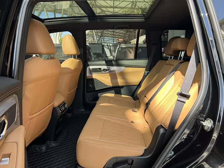 GAC Trumpchi GS8 2025 2025款 领航系列 2.0TGDI 两驱豪华版 5座