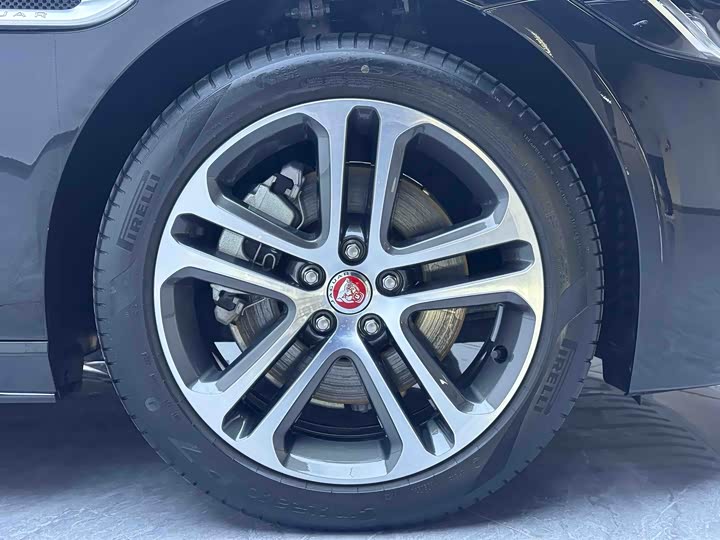 Jaguar XE L 2024 2024款 2.0T 250PS R-DYNAMIC S进取运动版