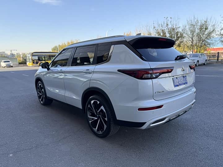 Mitsubishi Outlander 2023 2023款 1.5T CVT四驱尊享版 5座