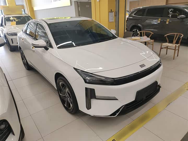 Geely Galaxy L6 2025 2025款 EM-i 140km 探索+版