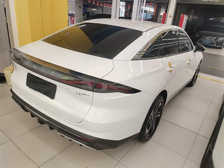 Geely Galaxy L6 2025 2025款 EM-i 140km 探索+版