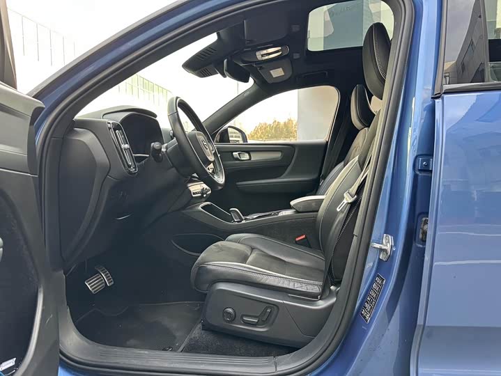 Volvo XC40 EV 2021 2021款 P8 纯电 四驱智雅运动版