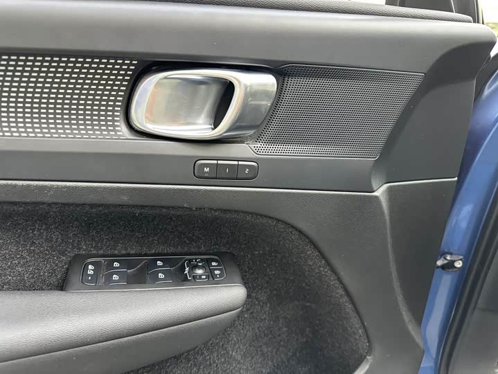 Volvo XC40 EV 2021 2021款 P8 纯电 四驱智雅运动版