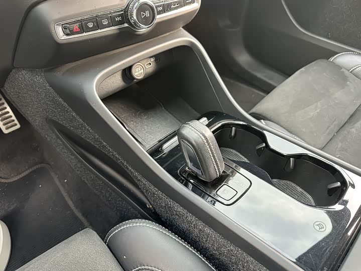 Volvo XC40 EV 2021 2021款 P8 纯电 四驱智雅运动版