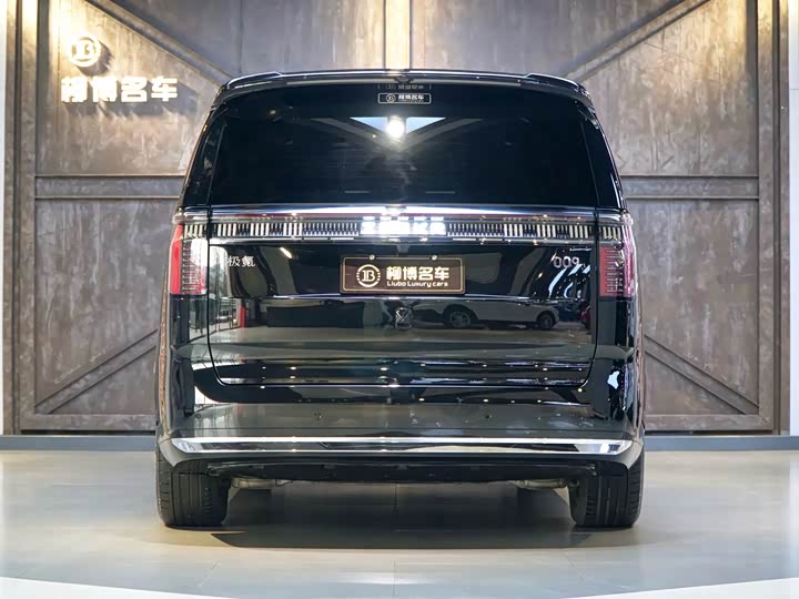 Zeekr 009 2024 2024款 七座过道版四驱 140kWh