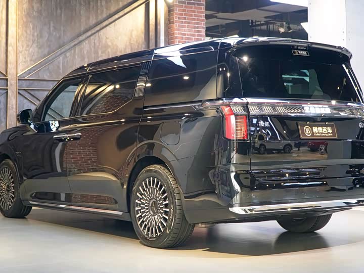 Zeekr 009 2024 2024款 七座过道版四驱 140kWh