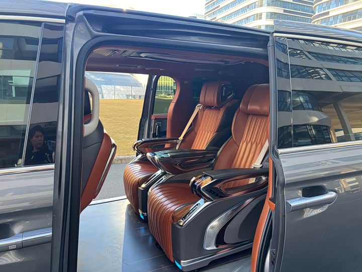 Roewe iMax 8 2022 2022款 400TGI 尊荣版