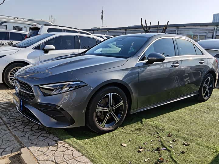 Mercedes-Benz A-Class 2025 2025款 A 200 L 时尚型