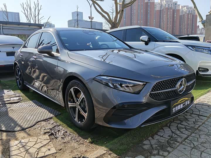 Mercedes-Benz A-Class 2025 2025款 A 200 L 时尚型