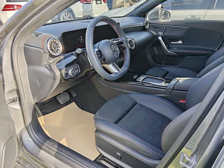 Mercedes-Benz A-Class 2025 2025款 A 200 L 时尚型