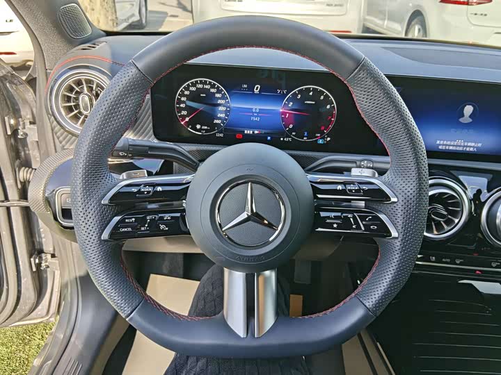 Mercedes-Benz A-Class 2025 2025款 A 200 L 时尚型