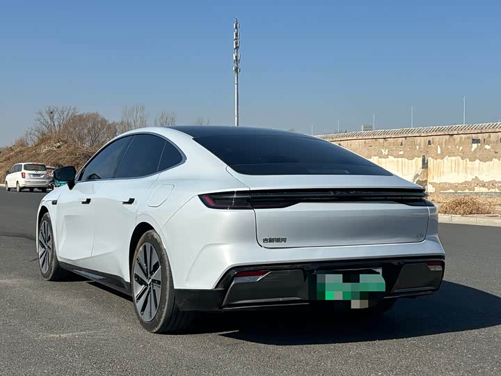 Geely Galaxy E8 2024 2024款 665km 后驱星舰 智驾版