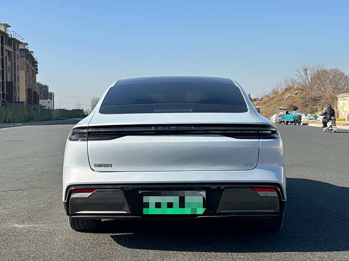 Geely Galaxy E8 2024 2024款 665km 后驱星舰 智驾版