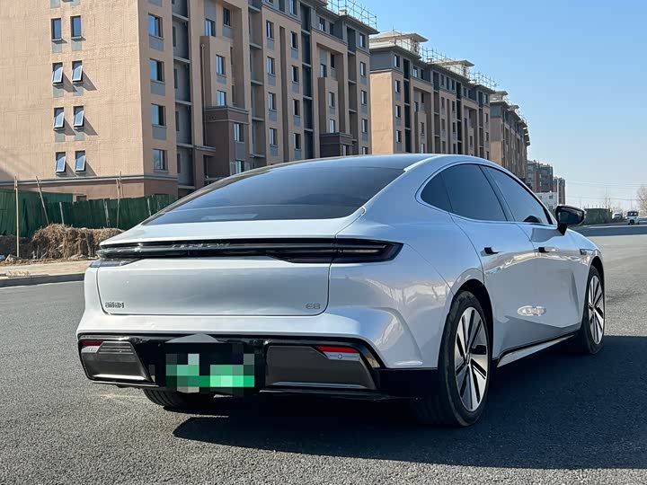 Geely Galaxy E8 2024 2024款 665km 后驱星舰 智驾版