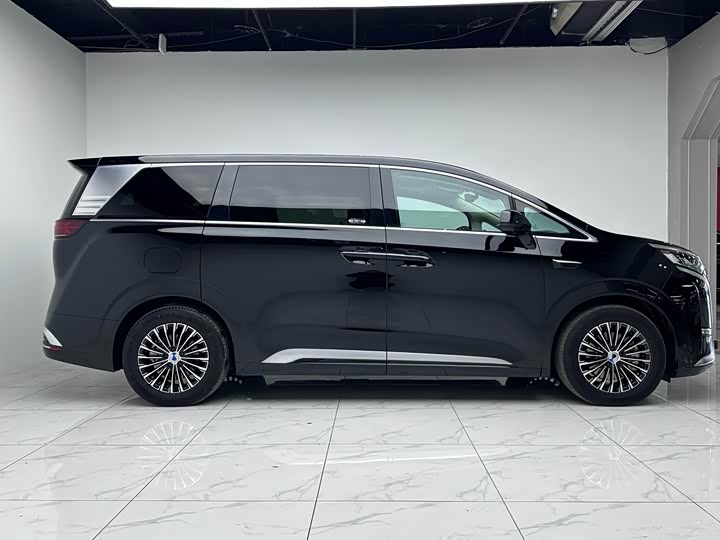 Denza D9 2025 2025款 DM-i 智驾版 1020 四驱旗舰型