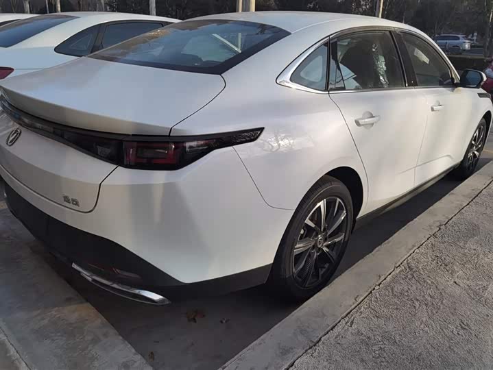 Changan Eado Plus 2025 2025款 蓝鲸 1.5T 500Bar尊贵型