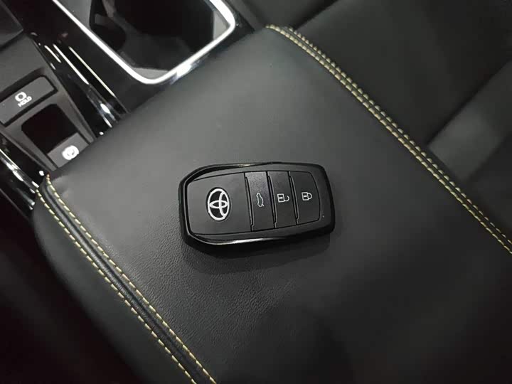 Toyota Camry 2024 2024款 双擎 2.0HE 精英版