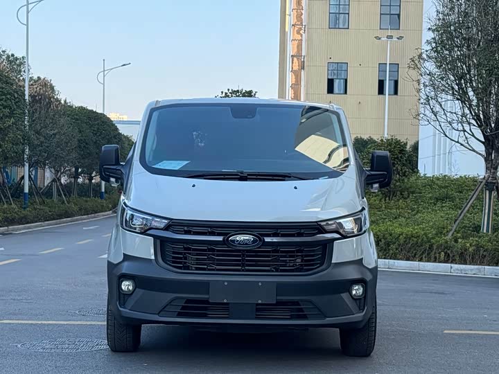 Ford Transit 2023 2023款 2.0T柴油自动多功能商用车中轴低顶5/6座