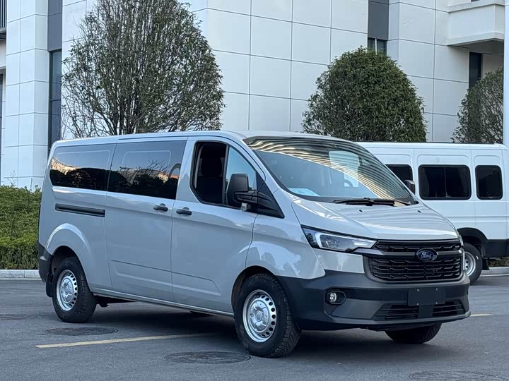 Ford Transit 2023 2023款 2.0T柴油自动多功能商用车中轴低顶5/6座