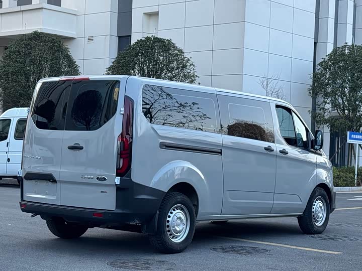 Ford Transit 2023 2023款 2.0T柴油自动多功能商用车中轴低顶5/6座