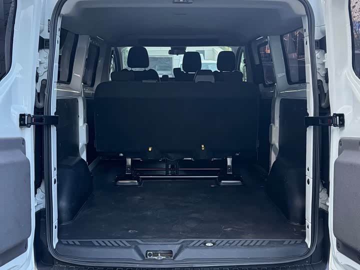 Ford Transit 2023 2023款 2.0T柴油自动多功能商用车中轴低顶5/6座