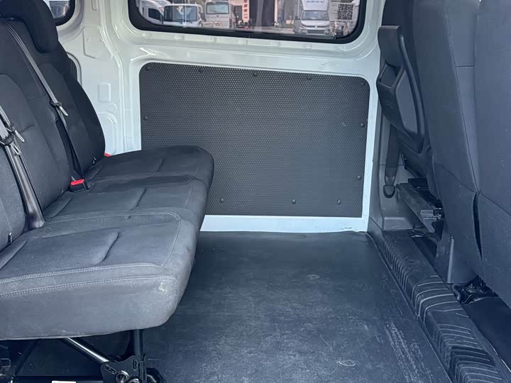 Ford Transit 2023 2023款 2.0T柴油自动多功能商用车中轴低顶5/6座