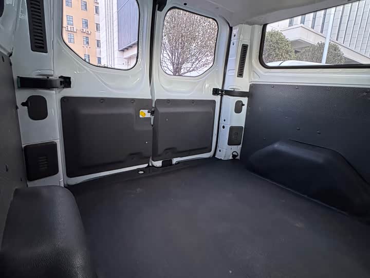 Ford Transit 2023 2023款 2.0T柴油自动多功能商用车中轴低顶5/6座