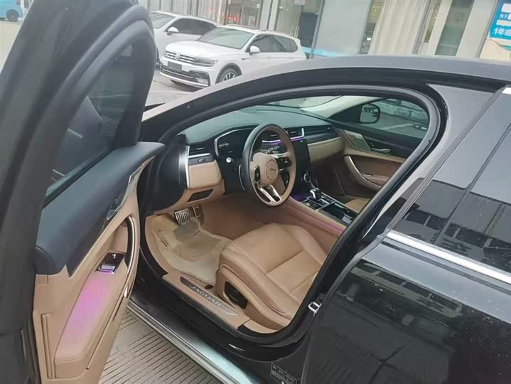 Jaguar XF L 2024 2024款 2.0T P250 两驱尊享豪华版