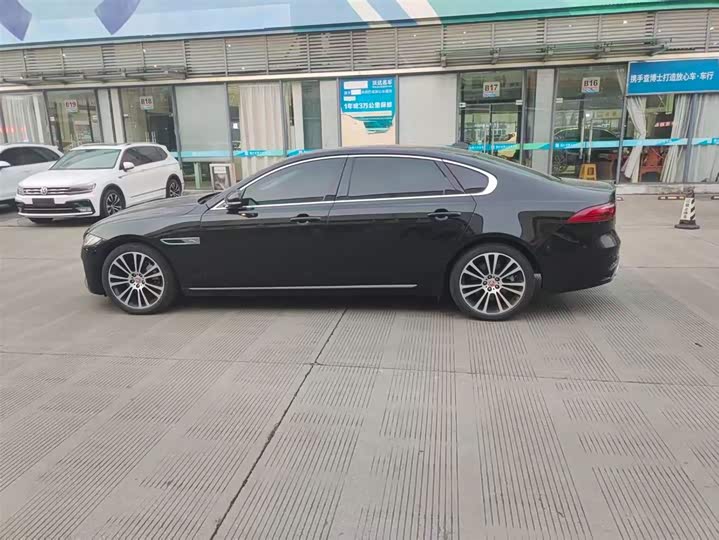 Jaguar XF L 2024 2024款 2.0T P250 两驱尊享豪华版