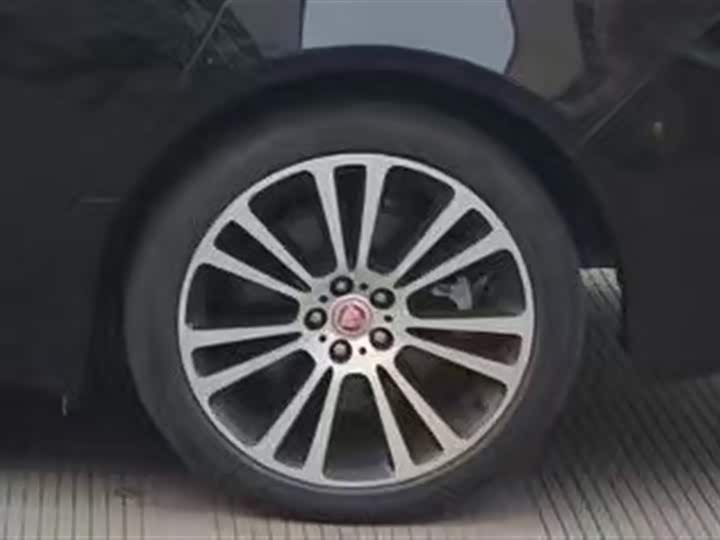 Jaguar XF L 2024 2024款 2.0T P250 两驱尊享豪华版