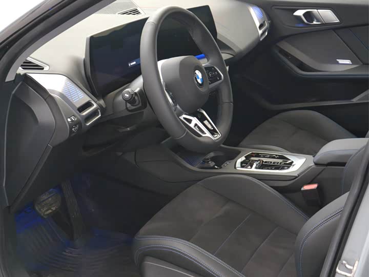 BMW 2 Series 2025 2025款 225L M运动曜夜套装