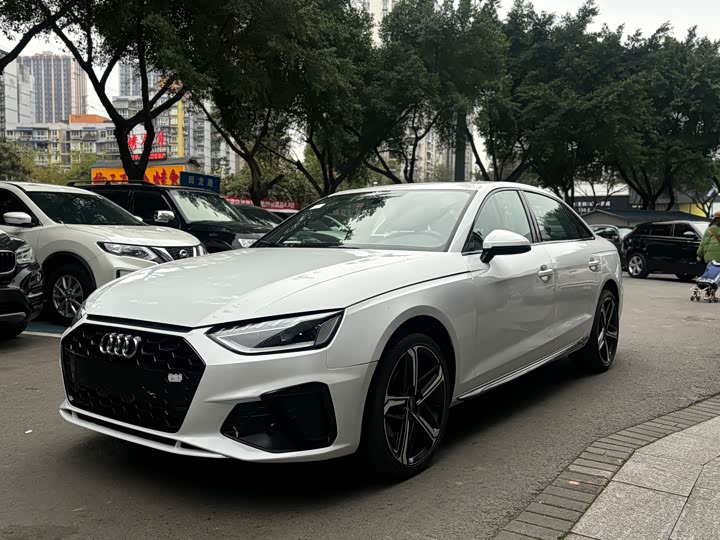 Audi A4L 2025 2025款 200万辆悦享版 40 TFSI 豪华动感型
