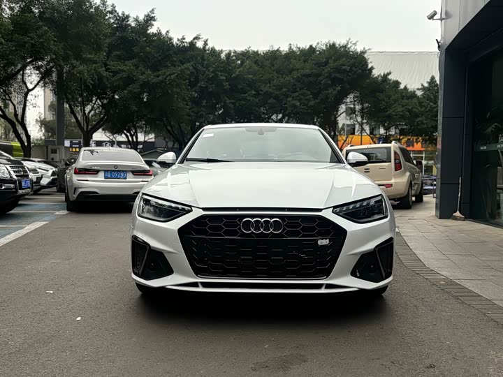 Audi A4L 2025 2025款 200万辆悦享版 40 TFSI 豪华动感型