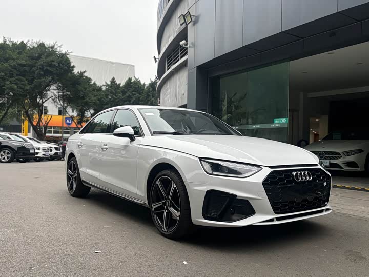 Audi A4L 2025 2025款 200万辆悦享版 40 TFSI 豪华动感型