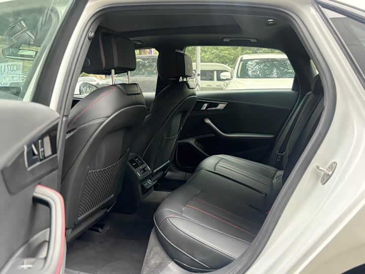 Audi A4L 2025 2025款 200万辆悦享版 40 TFSI 豪华动感型