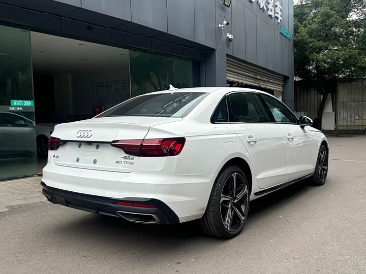 Audi A4L 2025 2025款 200万辆悦享版 40 TFSI 豪华动感型