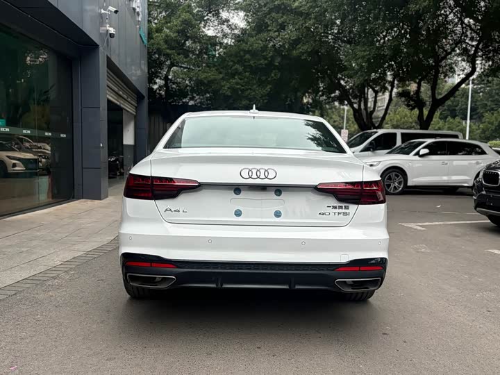 Audi A4L 2025 2025款 200万辆悦享版 40 TFSI 豪华动感型