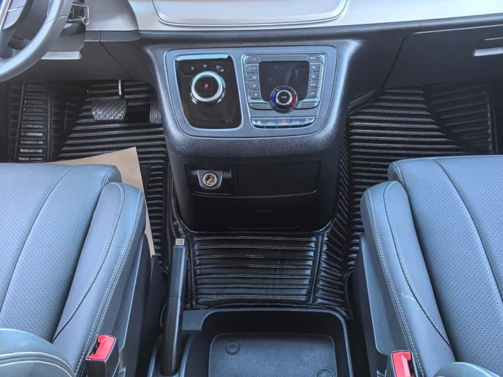 Maxus G20 2023 2023款 改款 ES 2.0T 汽油自动超值旅行版