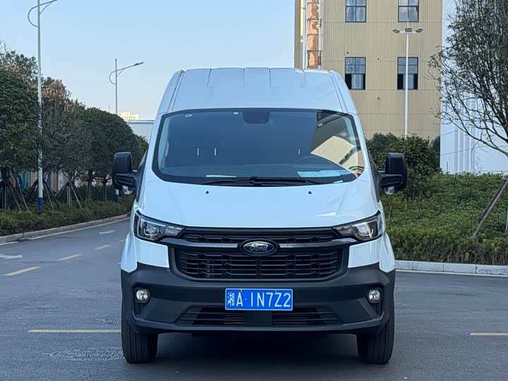 Ford Transit 2023 2023款 2.0T柴油手动多功能商用车中轴中顶5/6座