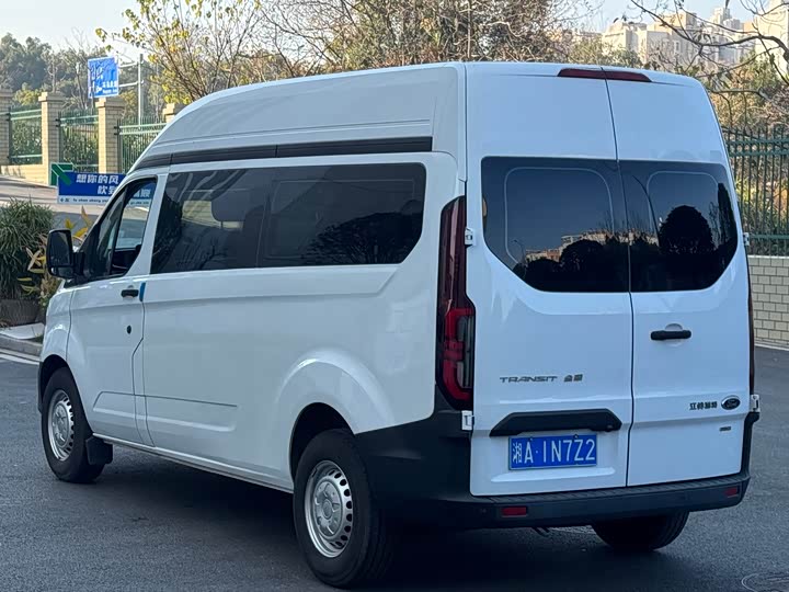 Ford Transit 2023 2023款 2.0T柴油手动多功能商用车中轴中顶5/6座