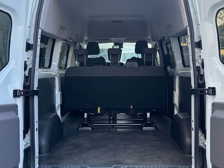 Ford Transit 2023 2023款 2.0T柴油手动多功能商用车中轴中顶5/6座