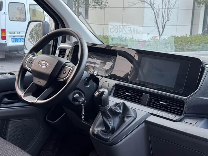 Ford Transit 2023 2023款 2.0T柴油手动多功能商用车中轴中顶5/6座