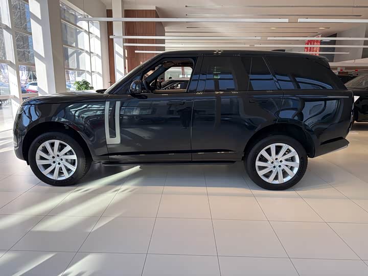 Land Rover Range Rover 2025 2025款 3.0 L6 360PS 盛世版