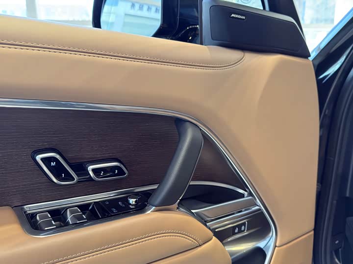 Land Rover Range Rover 2025 2025款 3.0 L6 360PS 盛世版