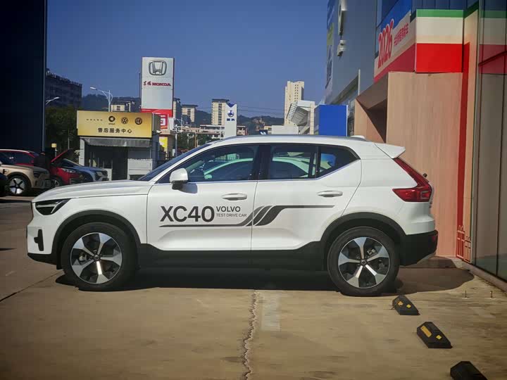Volvo XC40 2025 2025款 B4 四驱智远豪华版